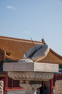 cloud摄影照片_北京故宫博物馆太和殿前的日晷