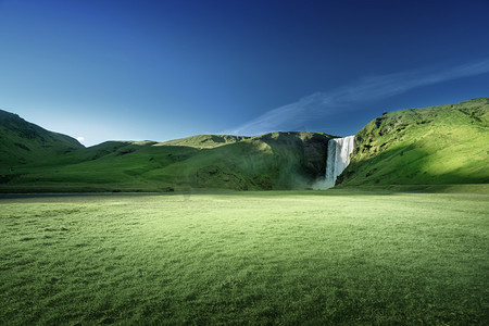 冰岛Skogarfoss瀑布和夏日晴天