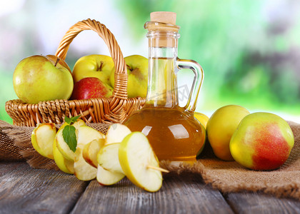 酒背景摄影照片_苹果醋和苹果
