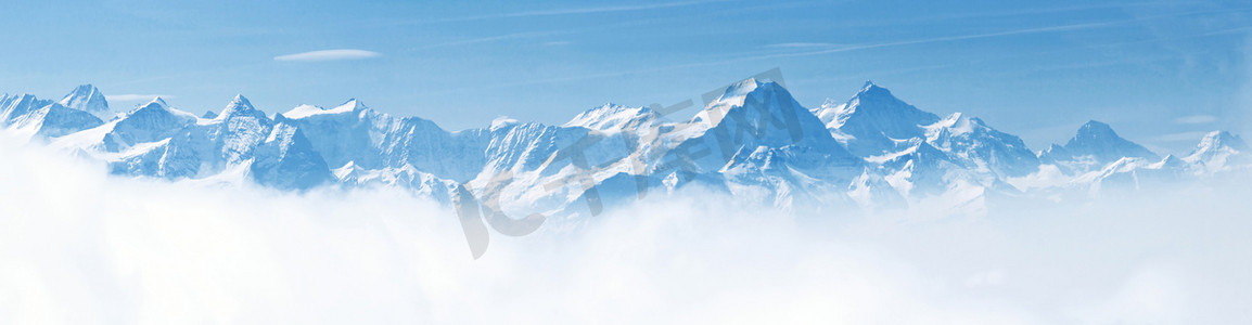 高山蓝天摄影照片_Panorama of Snow Mountain Landscape Alps