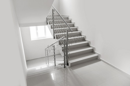 现代白色楼梯