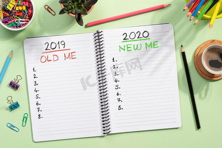 列表摄影照片_要执行 2020 年新年列表，工作台的开销视图.