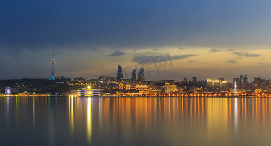 阿塞拜疆建筑摄影照片_在阿塞拜疆巴库海滨大道的全景