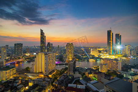 商场全景摄影照片_曼谷城市在日落的风景在 2018年底, 泰国.