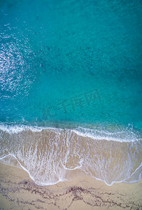 海景摄影照片_夏天一架无人机在海滩的视图