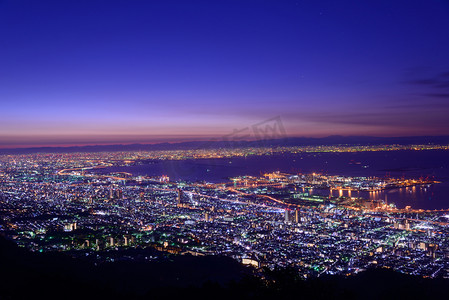在暮色中的大阪和神户, 从玛雅山的库库塞代看风景