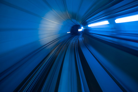 模糊的隧道的蓝色色调的议案