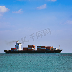 帆船海洋摄影照片_中海集装箱船