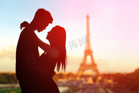 浪漫告白字摄影照片_埃菲尔铁塔的浪漫恋人