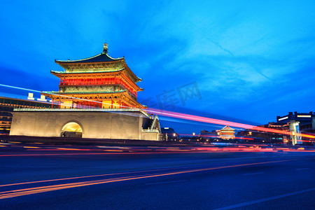 陕西城市建筑摄影照片_在晚上的西安古城