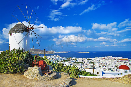 桑托里尼摄影照片_Sunny beautiful Mykonos - amazing greek islands series