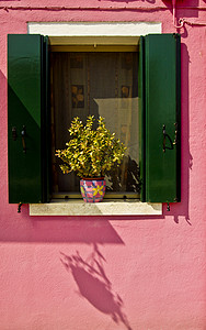 房子和烟囱摄影照片_意大利布拉诺和穆拉诺岛，威尼斯，装饰
