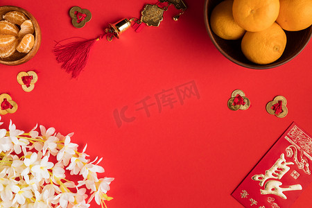 红色新年喜庆边框摄影照片_装饰边框红底背景