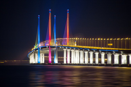 免费下载摄影照片_第二槟城大桥夜景亮起来，乔治城槟城，马来西亚