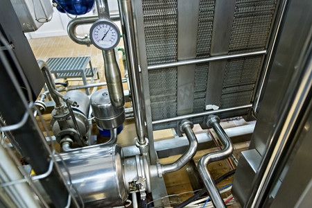 关于摄影照片_查看关于牛奶厂中的钢质管道上.