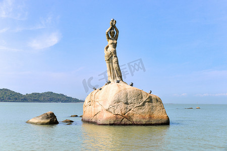 广东省珠海市-Apr 16、 2017年: 珠海渔女雕像是 2017 年 4 月 16 日在翔鹭海岸湾位于珠海市的标志性建筑