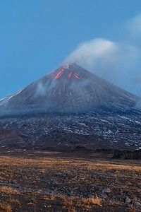 堪察加半岛上的 Klyuchevskaya 火山喷发火山