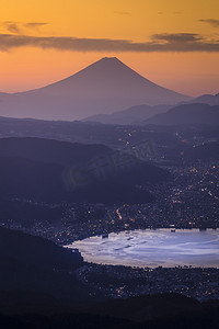 诹访子湖日出 Takabochi 与空中富士山