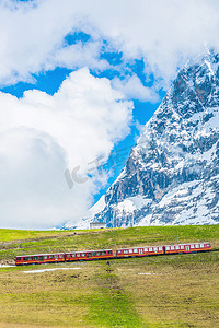 少女山冈摄影照片_Famous Jungfrau Bahn 