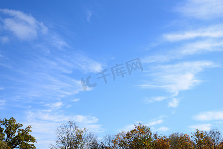 翅膀大翅膀摄影照片_天使翅膀形状的云彩