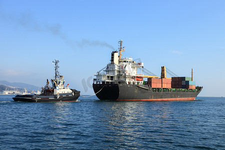 波多黎各摄影照片_集装箱船和拖轮