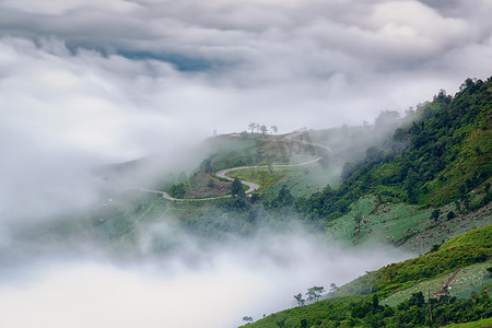 观, 薄雾, 高山, 陡峭和蜿蜒的道路, 以富行动计划推行 Boek 和富欣荣解放军国家公园, 碧差汶, 泰国