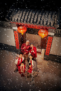 亚洲雪摄影照片_快乐家庭过新年