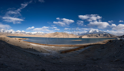 新疆喀什喀拉库勒湖全景图摄影图配图