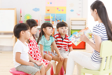 在中国摄影照片_老师和儿童在幼儿园里