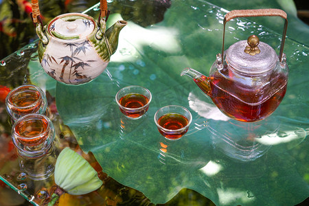 池塘边茶具
