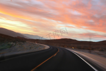 夕阳路摄影照片_道路