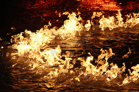 效果火焰摄影照片_火焰与水
