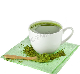 冒烟的茶杯摄影照片_日本抹茶粉的绿茶杯