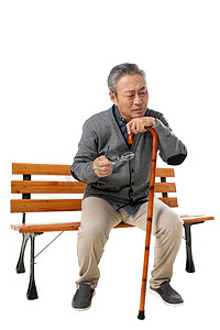 关爱空巢老人摄影照片_拄着拐杖的孤独老年人