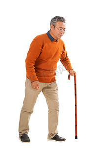 关爱空巢老人摄影照片_拄着拐杖行动不便的老人