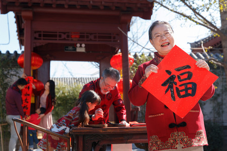 幸福六口之家逛庙会