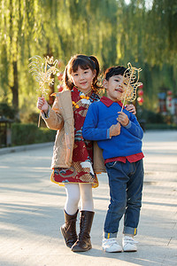 饺子图片摄影照片_幸福的家庭过年包饺子