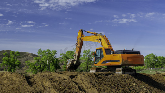 公路建设挖掘机上午挖掘机夏季素材摄影图配图