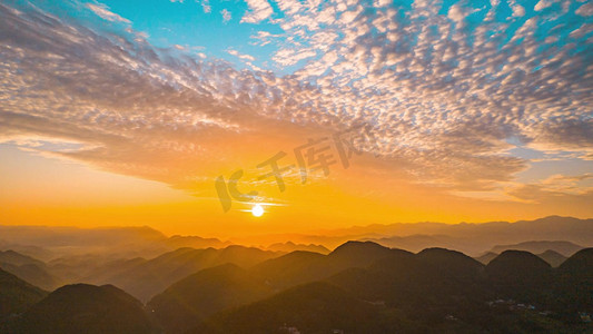 航拍大山日出朝霞壮丽风景美好曙光日出东方