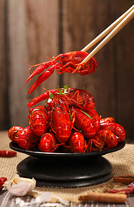 锡纸蒜蓉茄子摄影照片_餐饮美食棚拍龙虾小龙虾传统美食摄影图配图