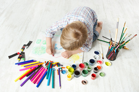 幼儿园ppt摄影照片_儿童相册使用很多画中画张画与蜡笔