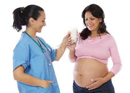 孕妇饮食摄影照片_女医生和美丽孕妇