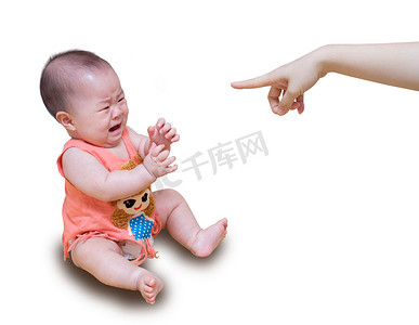 亚洲婴儿的哭声而上白色高建群孤立的妈妈责骂