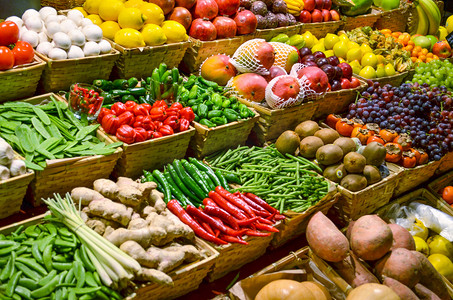水果团案摄影照片_五彩缤纷的新鲜蔬菜水果市场