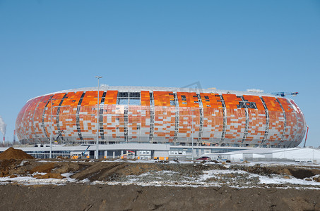 Saransk, 俄罗斯-2018年3月10日: Mordovia 竞技场足球体育场在建.
