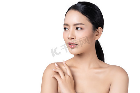 美丽的 spa 年轻的亚洲妇女与干净完美的皮肤。干净新鲜皮肤的女孩。特写。美容。护肤。高分辨率.