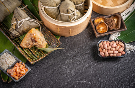 关闭, 复制空间, 顶视图, 著名的亚洲中国美味手工食品龙舟 (端武) 节, 蒸粽子形状金字塔由树叶成分