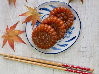 韩国传统糖果雅瓜，蜂蜜饼干和枫叶