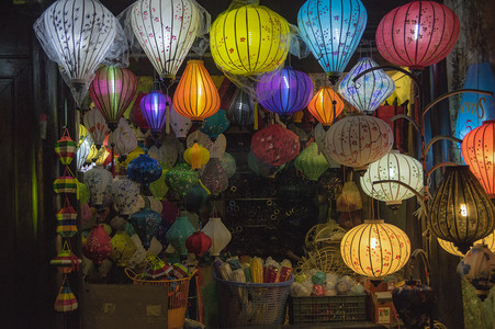 在会安老城, 越南的灯笼, 美术和工艺品。这个地区是世界文化遗产, 被联合国教科文组织举办。它被保存和维护。用于广告、设计、旅行的图片