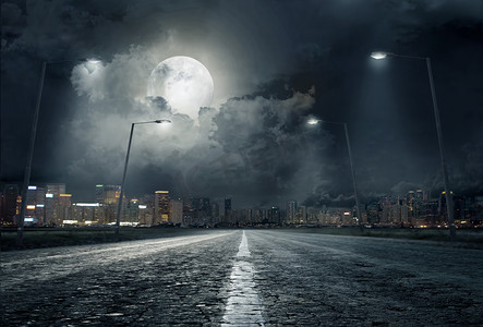 在夜间城市道路